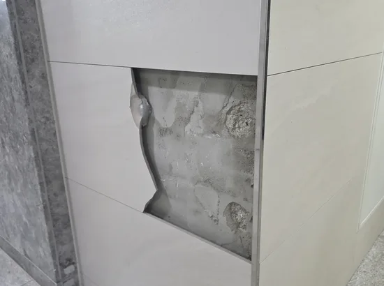 평택 현관 문턱 타일 파손보수 작업 전